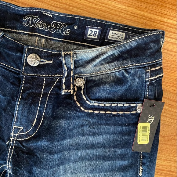 NWT Women’s 28 Miss Me Jean Capris - Picture 3 of 5